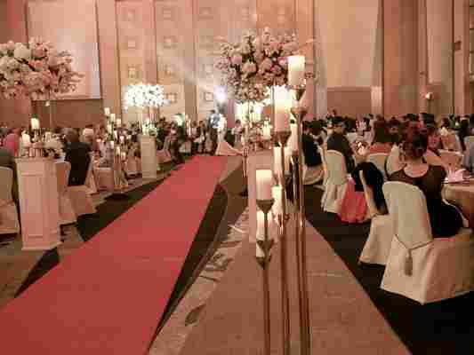 Sfaturile profesioniștilor pentru o recepție de nuntă cu lumini decorative
